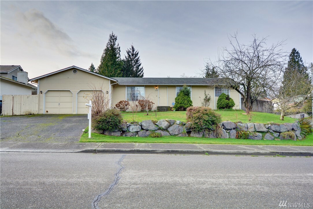 Property Photo:  10604 4th Dr SE  WA 98208 