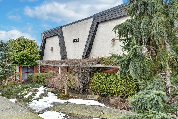 Property Photo:  623  Main Street 3  WA 98020 