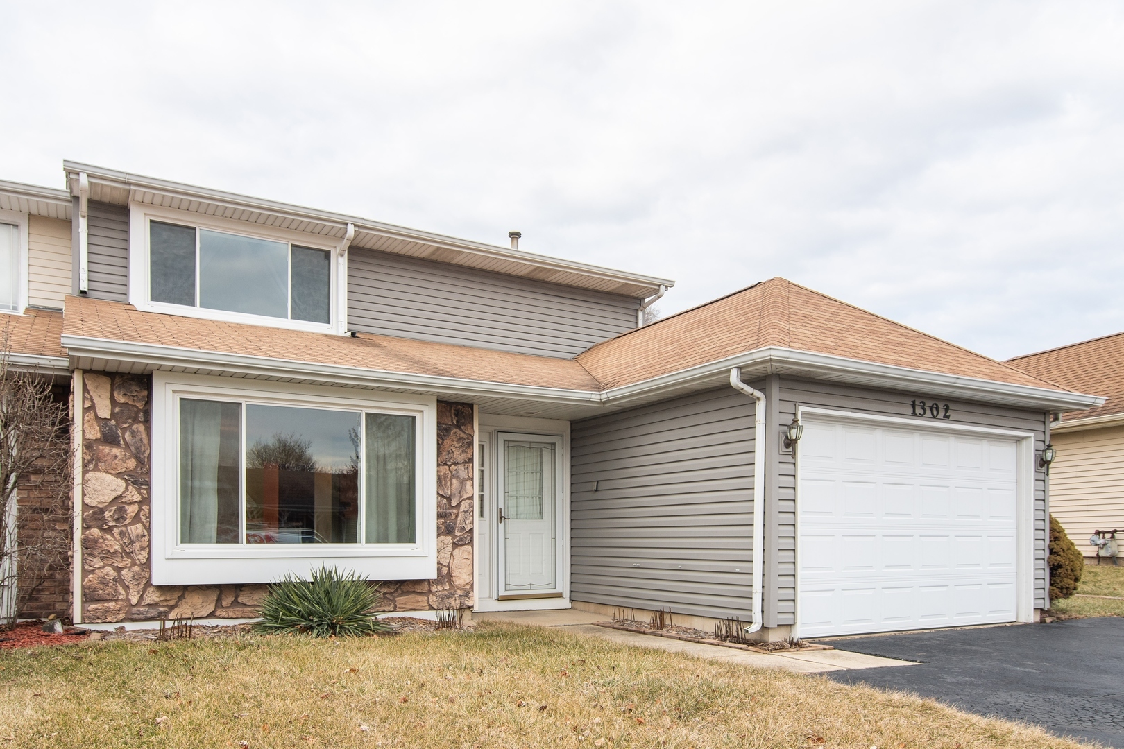 Property Photo: 1302 Inverness Drive IL 60120