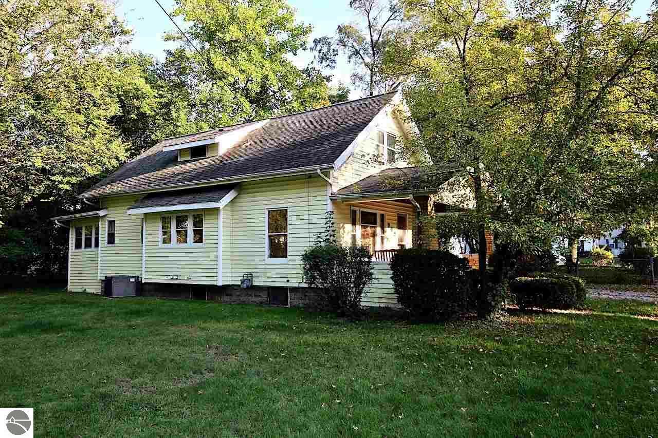 Property Photo:  709 S Washington Street  MI 48858 