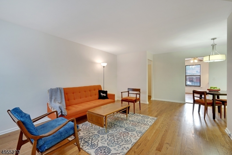 Property Photo:  9 West Ct 2B  NJ 07090 