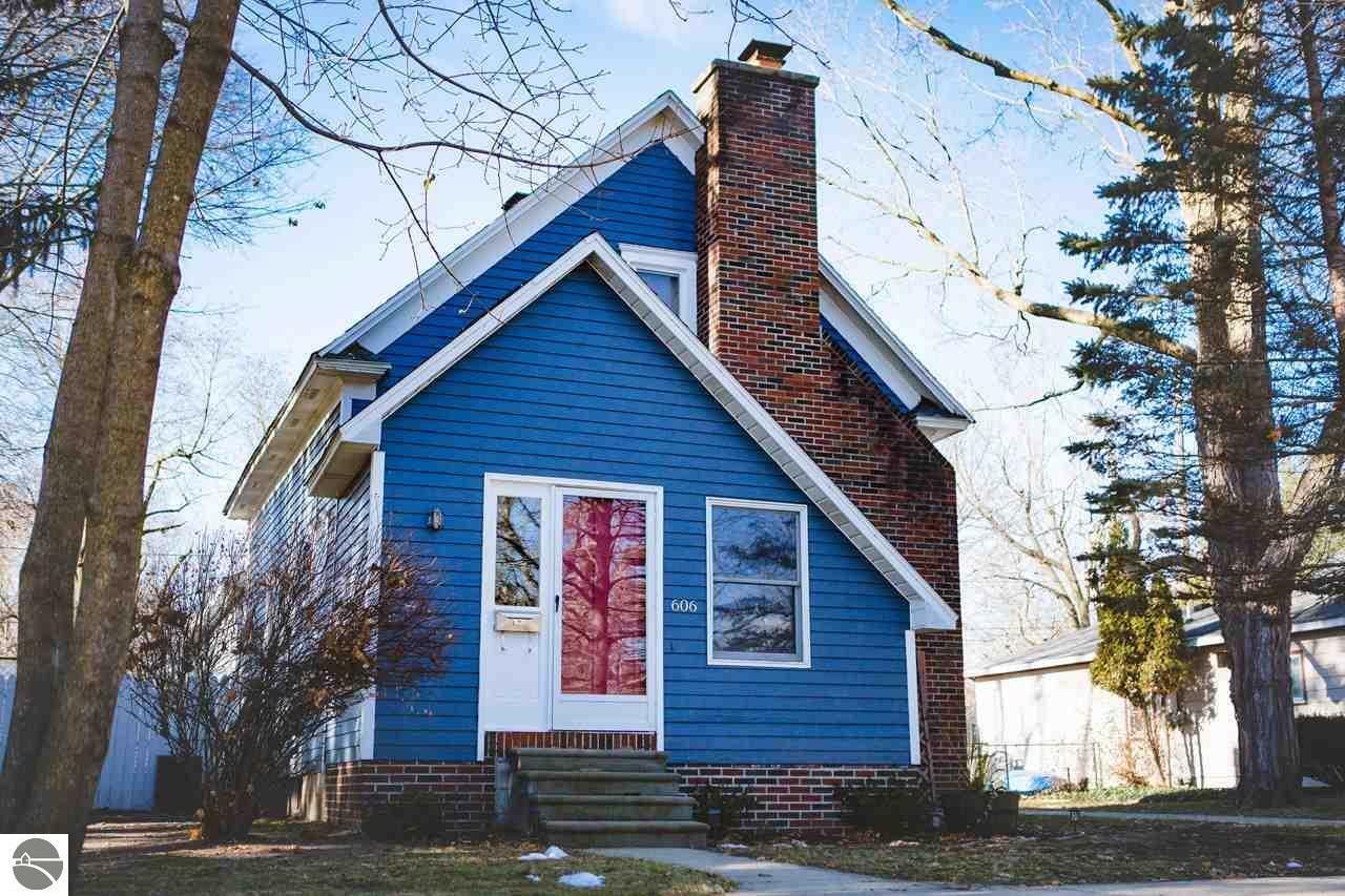 Property Photo:  606 S Fancher Avenue  MI 48858 