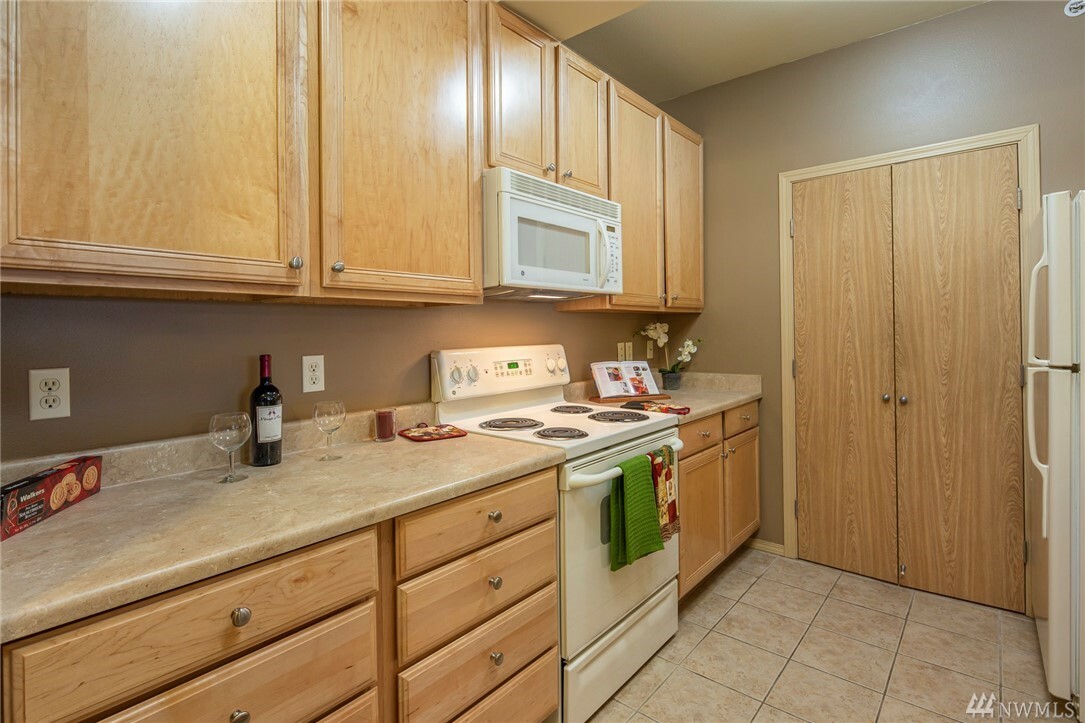 Property Photo:  512 Darby Dr 313  WA 98226 