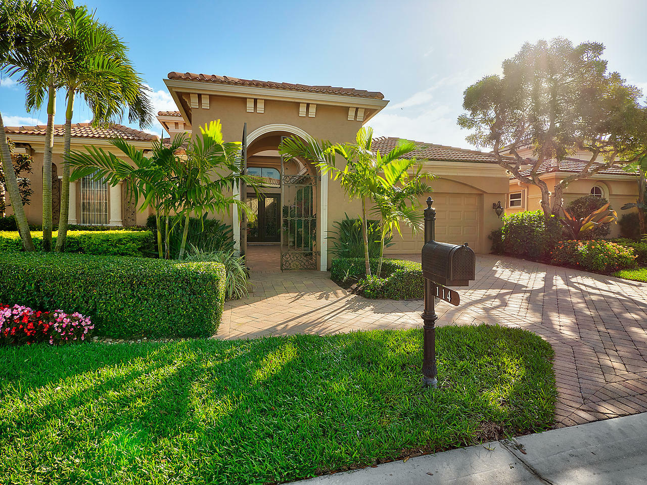 Property Photo:  114 Sunesta Cove Drive  FL 33418 