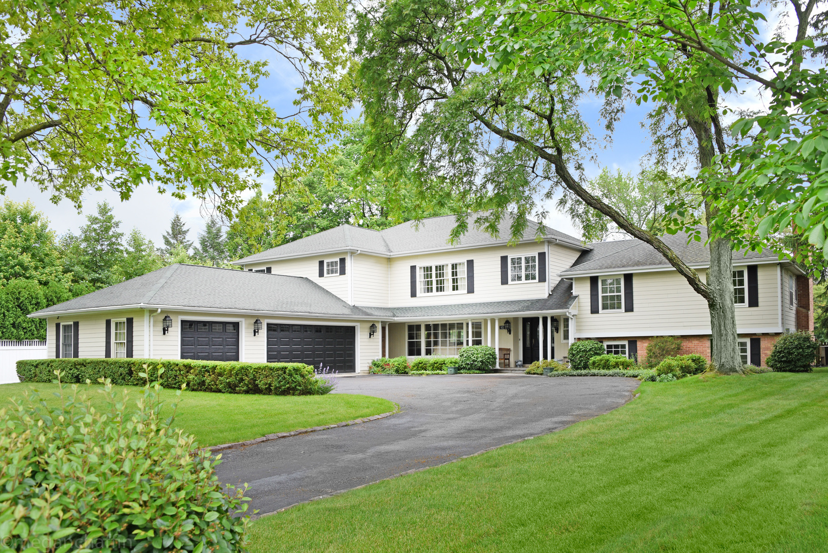 Property Photo: 915 Pine Tree Lane IL 60093
