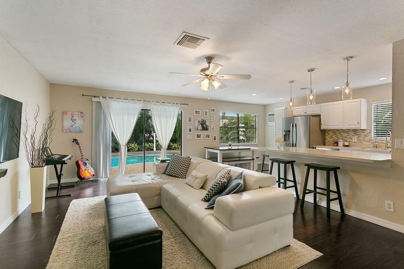 Property Photo:  124 Rosewood Circle  FL 33458 