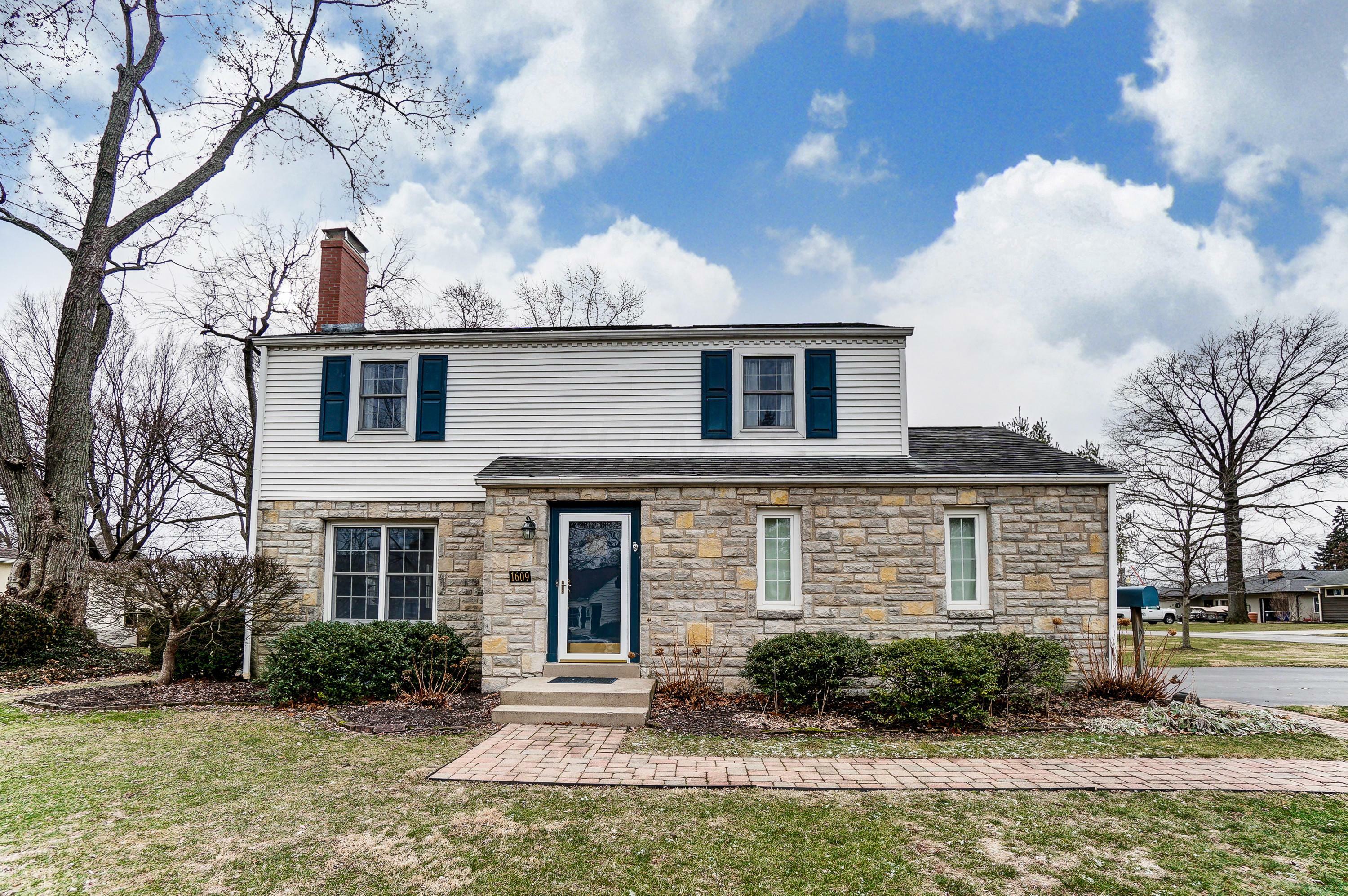 Property Photo: 1609 College Hill Drive OH 43221