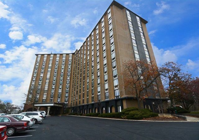 Property Photo: 1 Renaissance Place 104 IL 60067