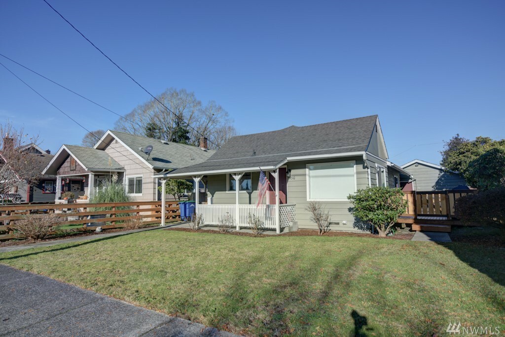 Property Photo:  530 Talcott St  WA 98284 