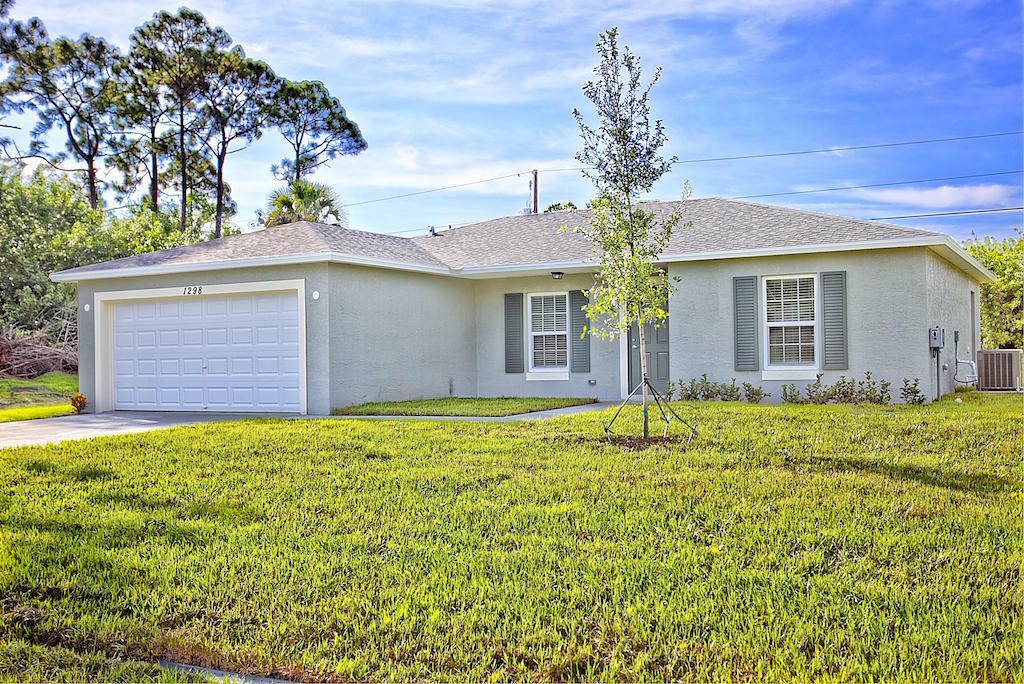 Property Photo:  3949 SW Halcomb Street  FL 34953 