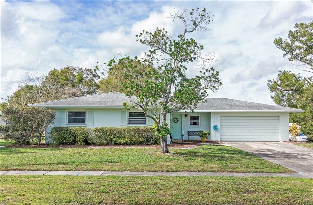 Property Photo:  2111 Eastbrook Boulevard  FL 32792 