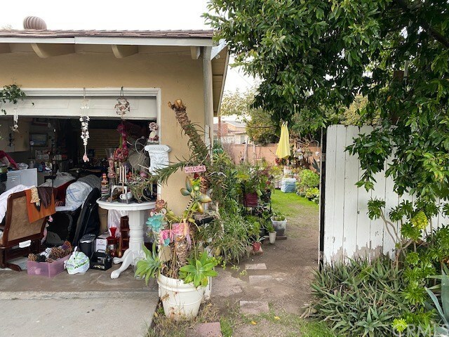 Property Photo:  2338 Siemon Street  CA 92706 