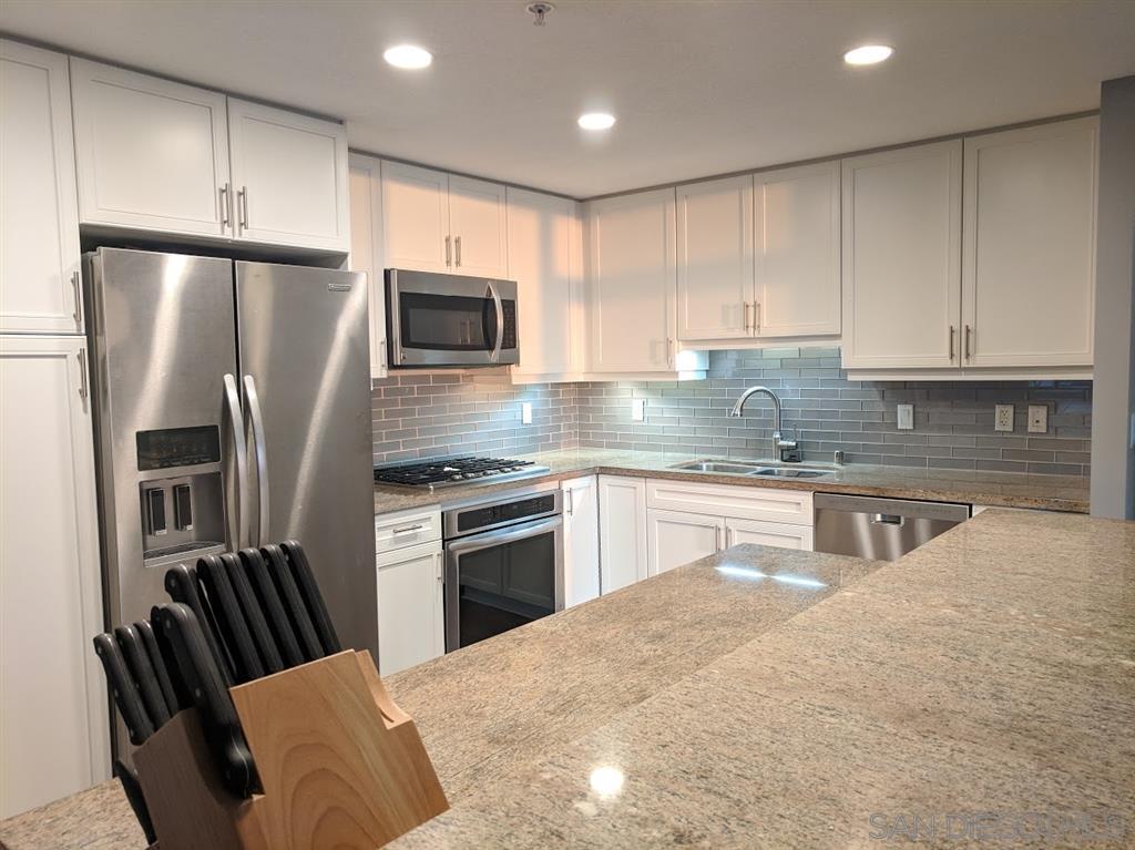 Property Photo: 555 Front St 605 CA 92101