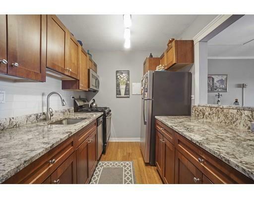 Property Photo:  6 Whittier Pl 6R  MA 02114 