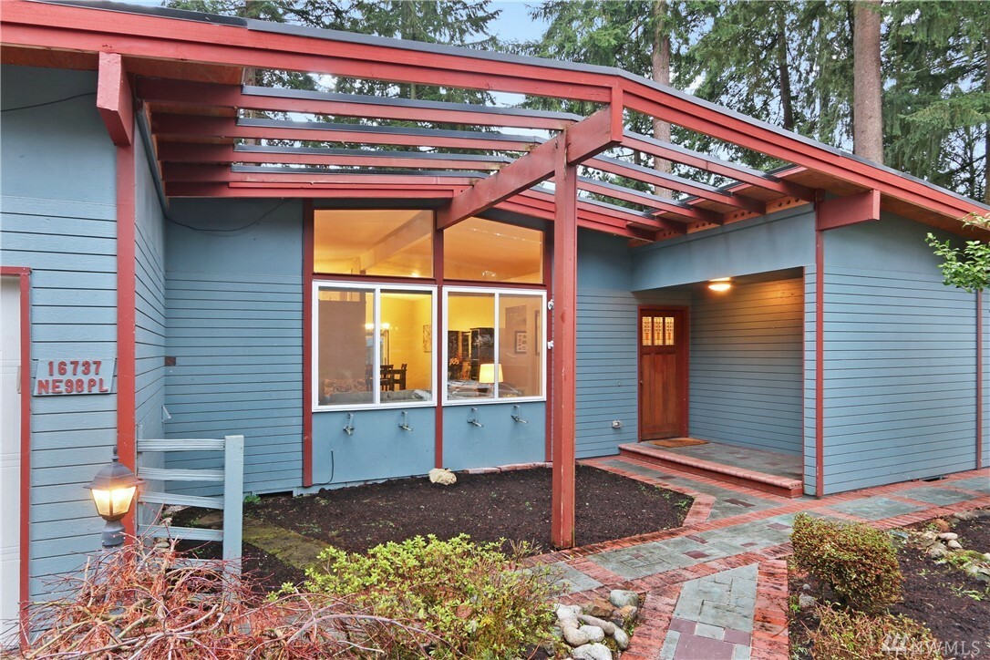 Property Photo:  16737 NE 98th Place  WA 98052 