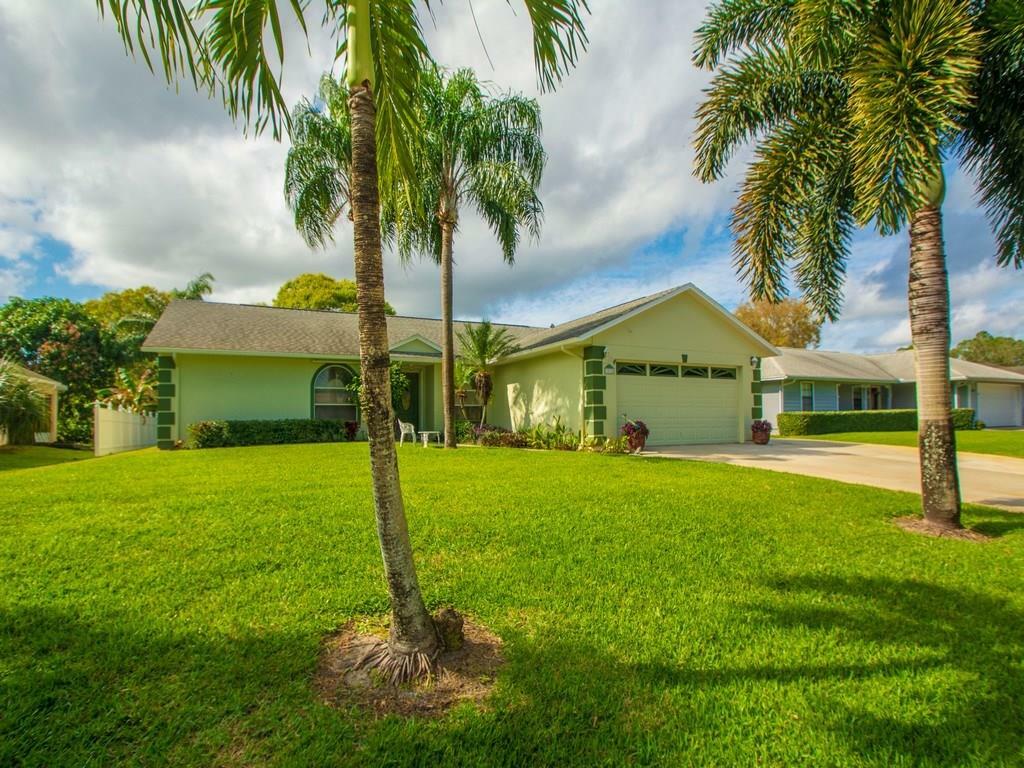 Property Photo: 2025 19th Avenue SW FL 32962