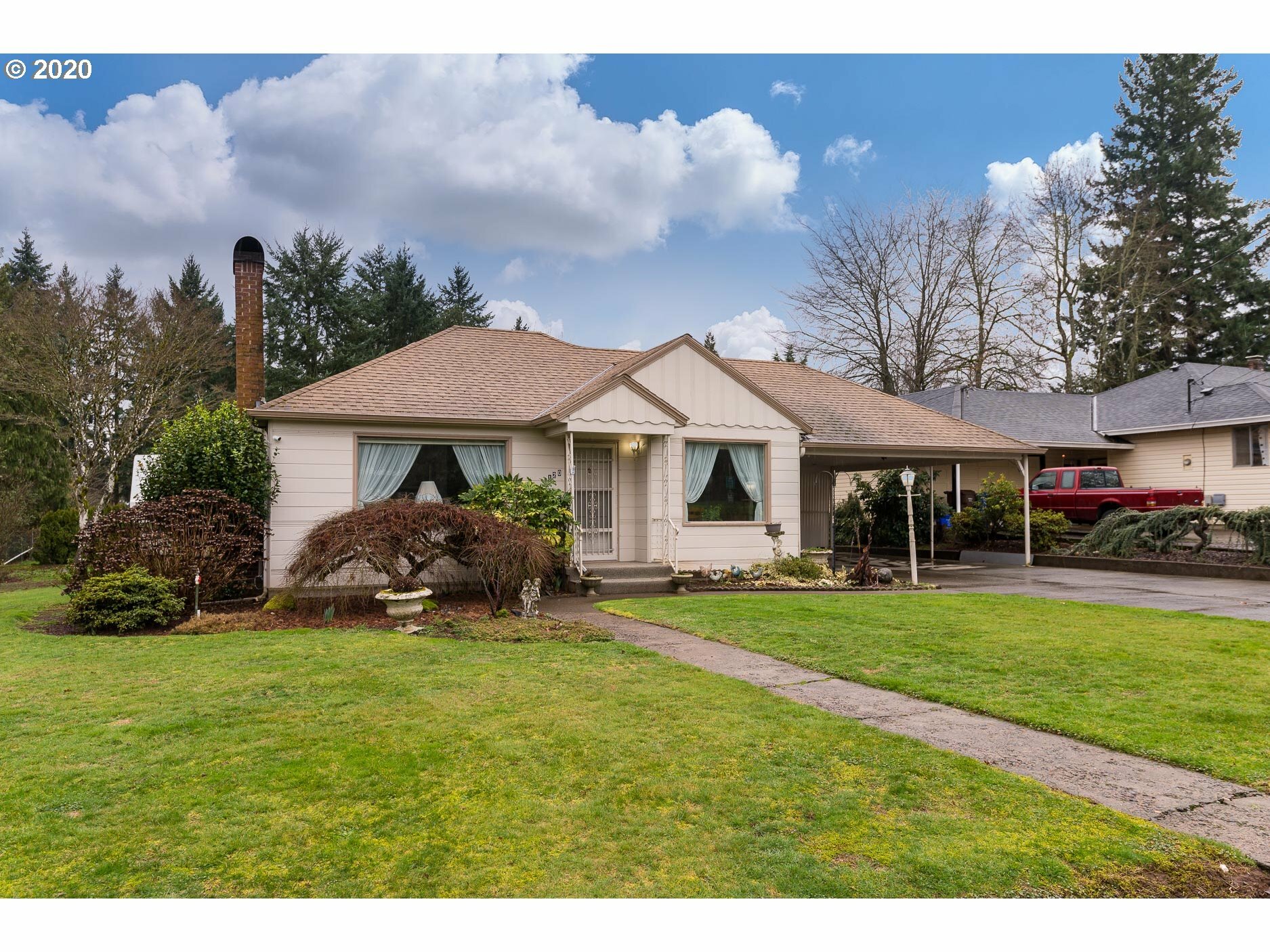 Property Photo: 120 Park Dr OR 97045