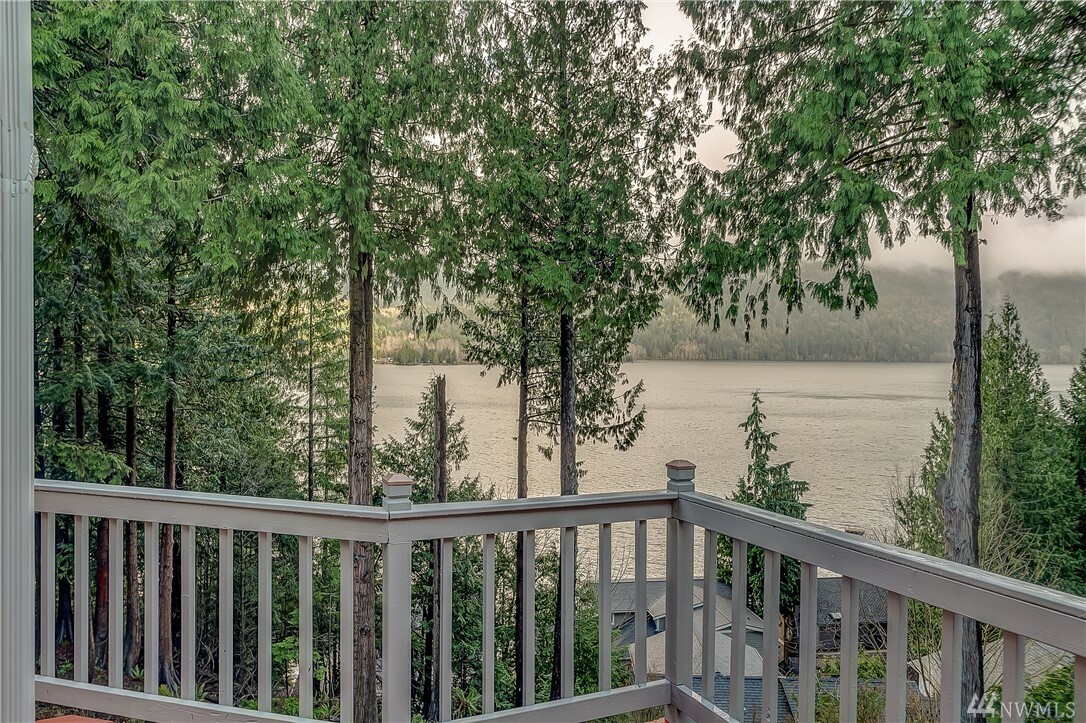 Property Photo:  14 N Point Dr  WA 98229 