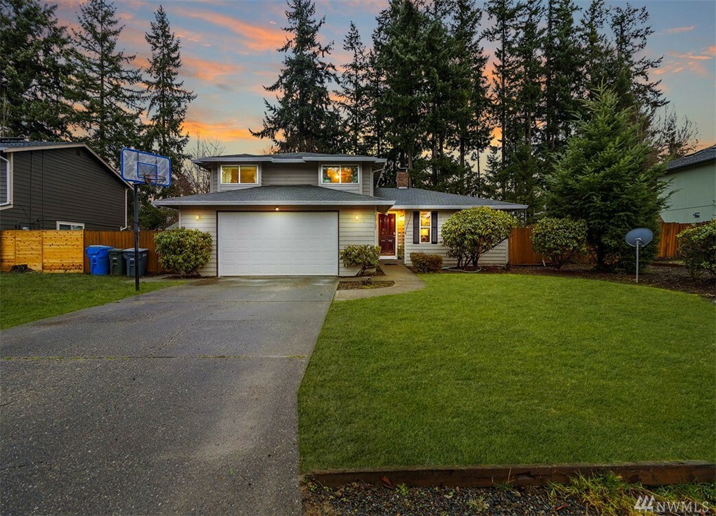 Property Photo:  13107 109th Av Ct E  WA 98374 