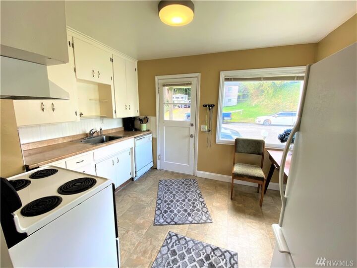 Property Photo:  320 S Yantic Avenue  WA 98312 