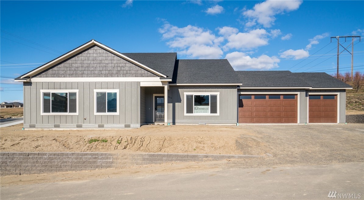 Property Photo: 813 S Mary Avenue WA 98802