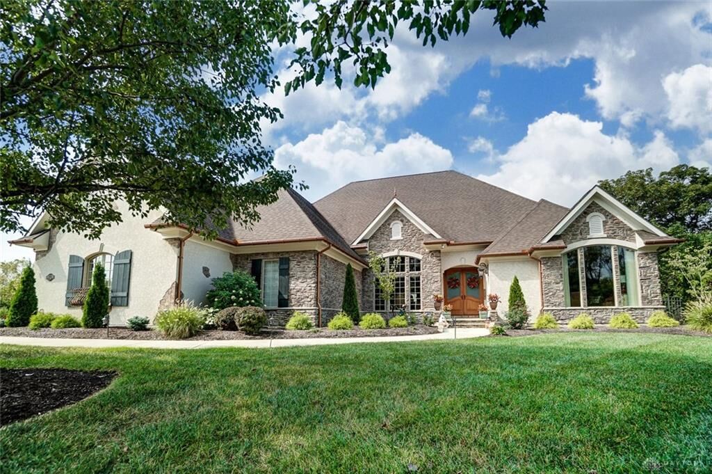 Property Photo: 1564 Ashbury Woods Drive OH 45458