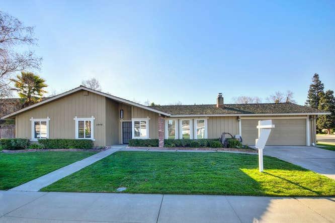 Property Photo:  1046 Ponce De Leon Avenue  CA 95209 