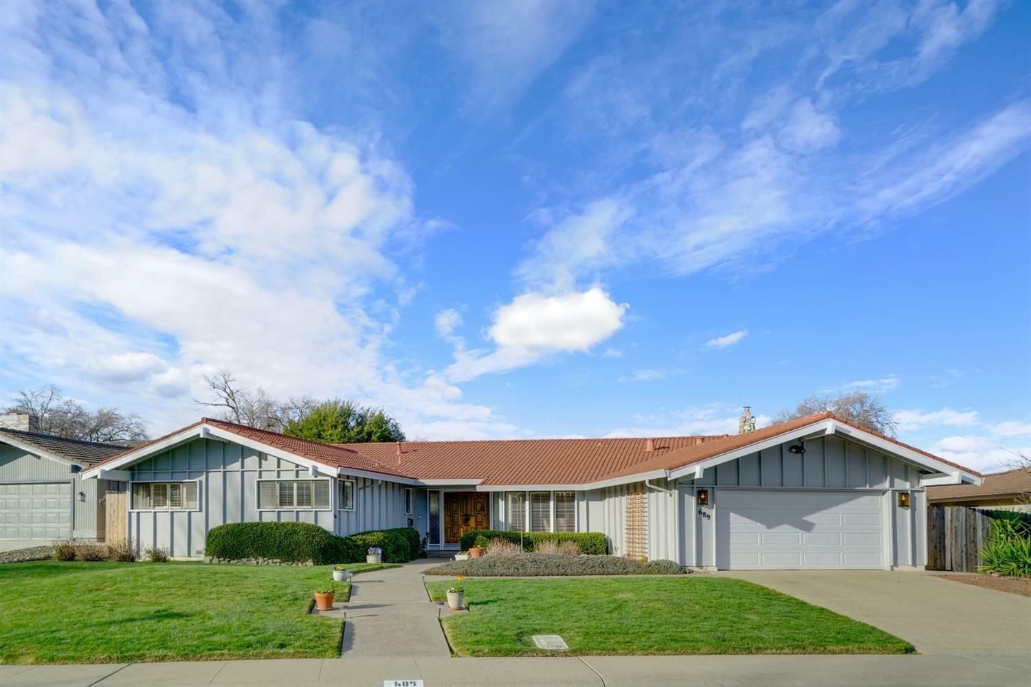 Property Photo:  689 Clipper Way  CA 95831 