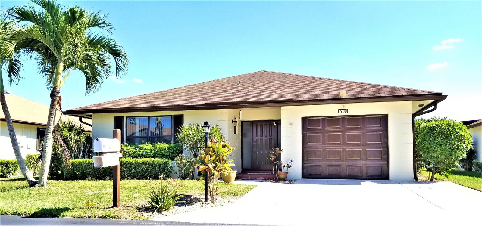 Property Photo:  6100 Glentree Lane  FL 33463 