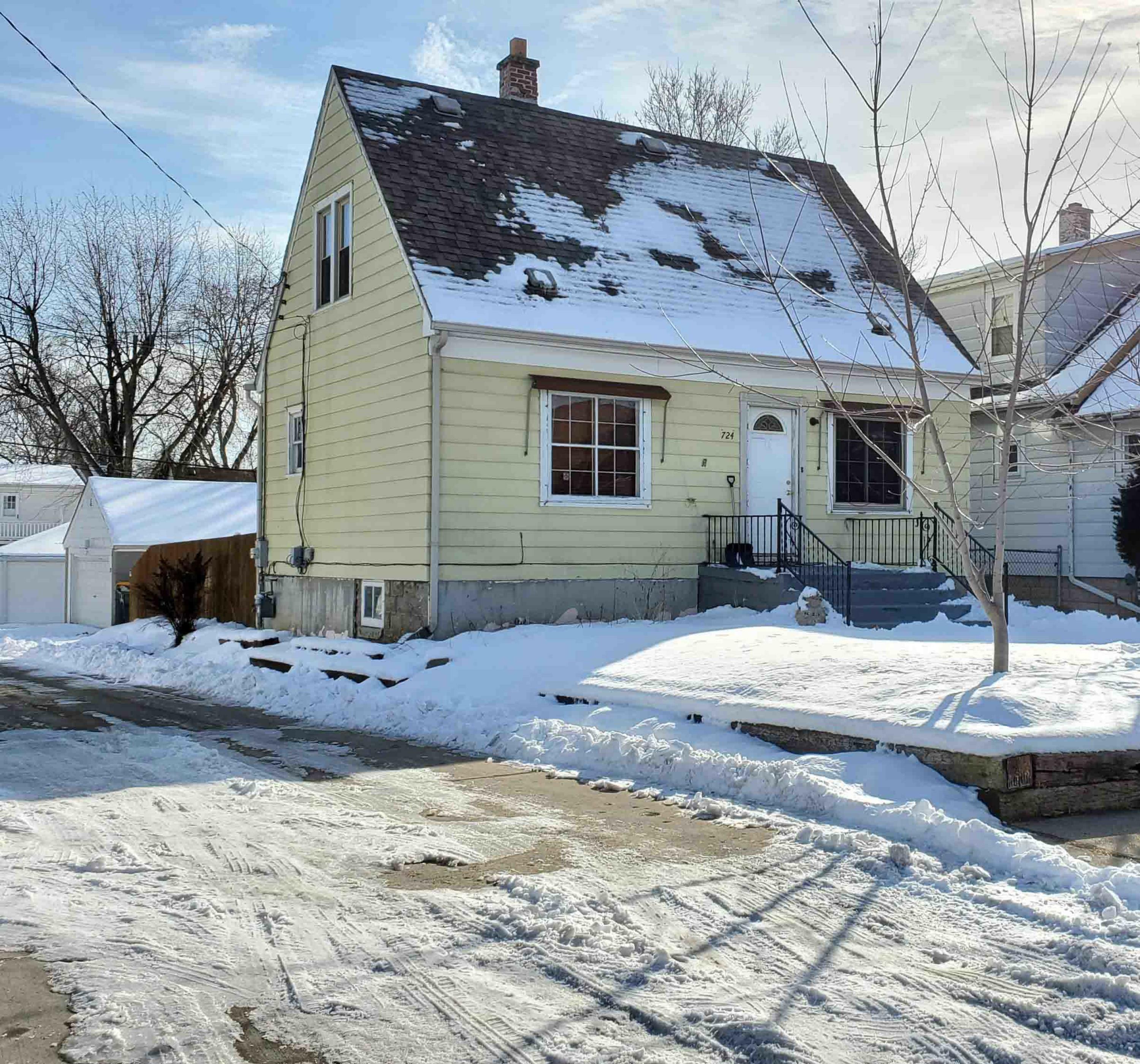 Property Photo:  724 S 91st St  WI 53214 