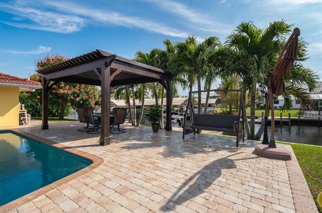 Property Photo:  980 Bal Isle Dr  FL 33919 