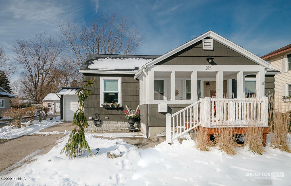 Property Photo: 215 N Jackson Street MI 49456