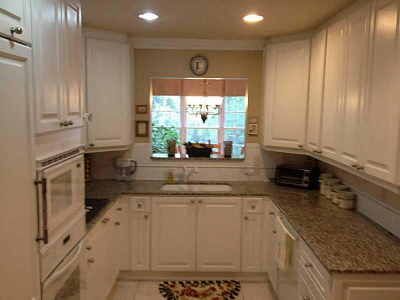 Property Photo:  211 Colonial Homes Drive 2103   30309 