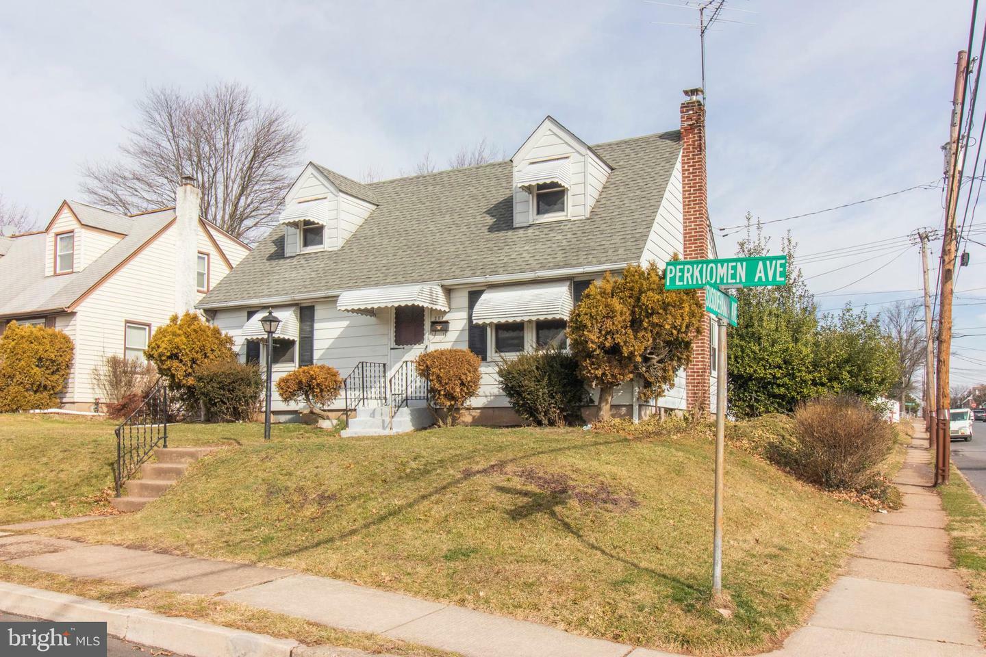 Property Photo:  301 Perkiomen Avenue  PA 19446 