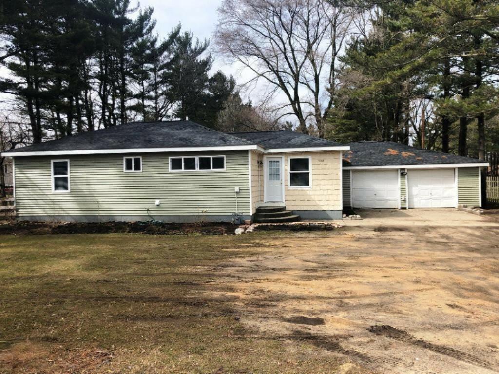 Property Photo:  702 Butternut Drive  MI 49424 