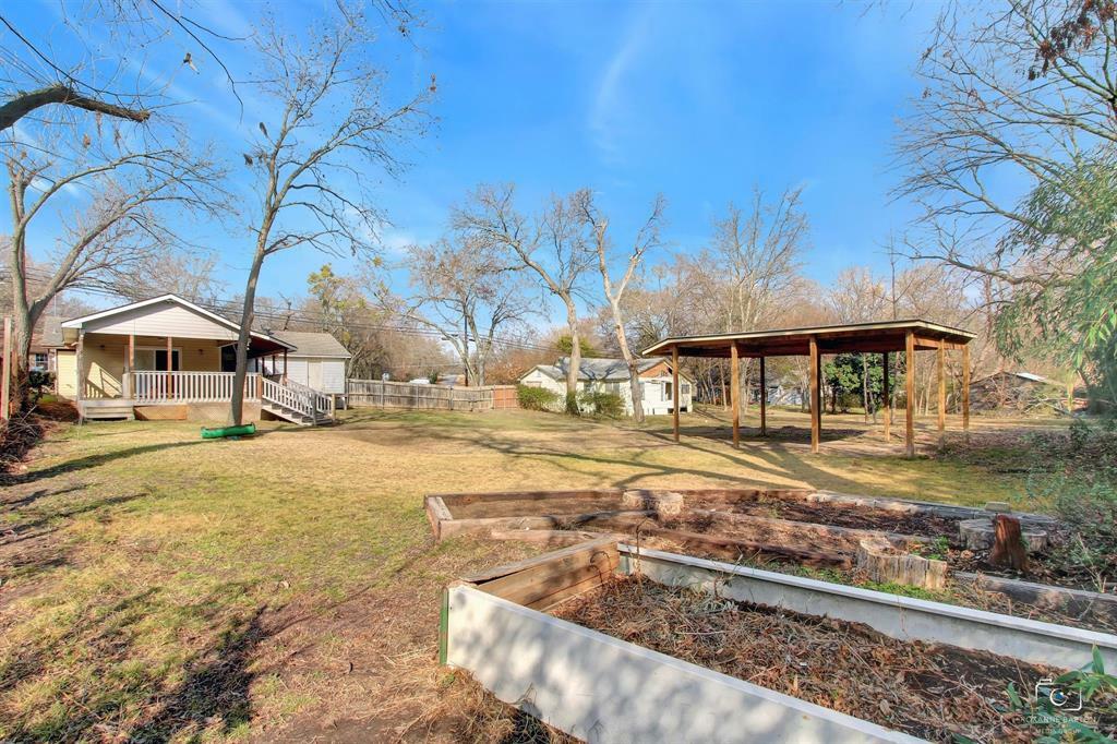 Property Photo:  865 E Jefferson Street  TX 75495 