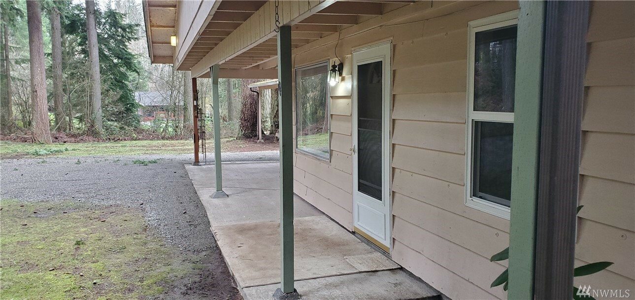 Property Photo:  8006 185th Ave E  WA 98391 