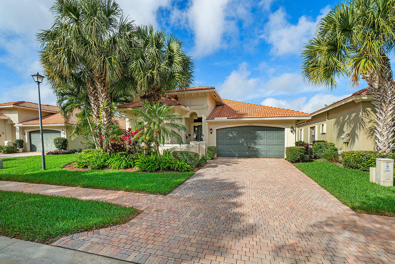 Property Photo: 10071 Noceto Way FL 33437