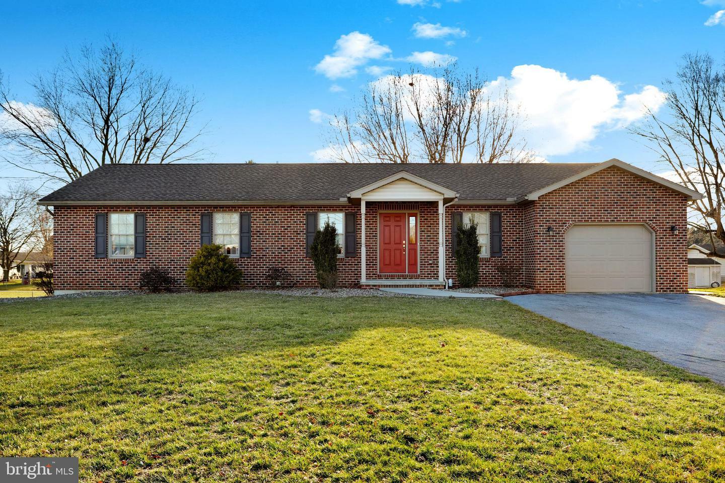 Property Photo: 1540 Brenda Drive PA 17225
