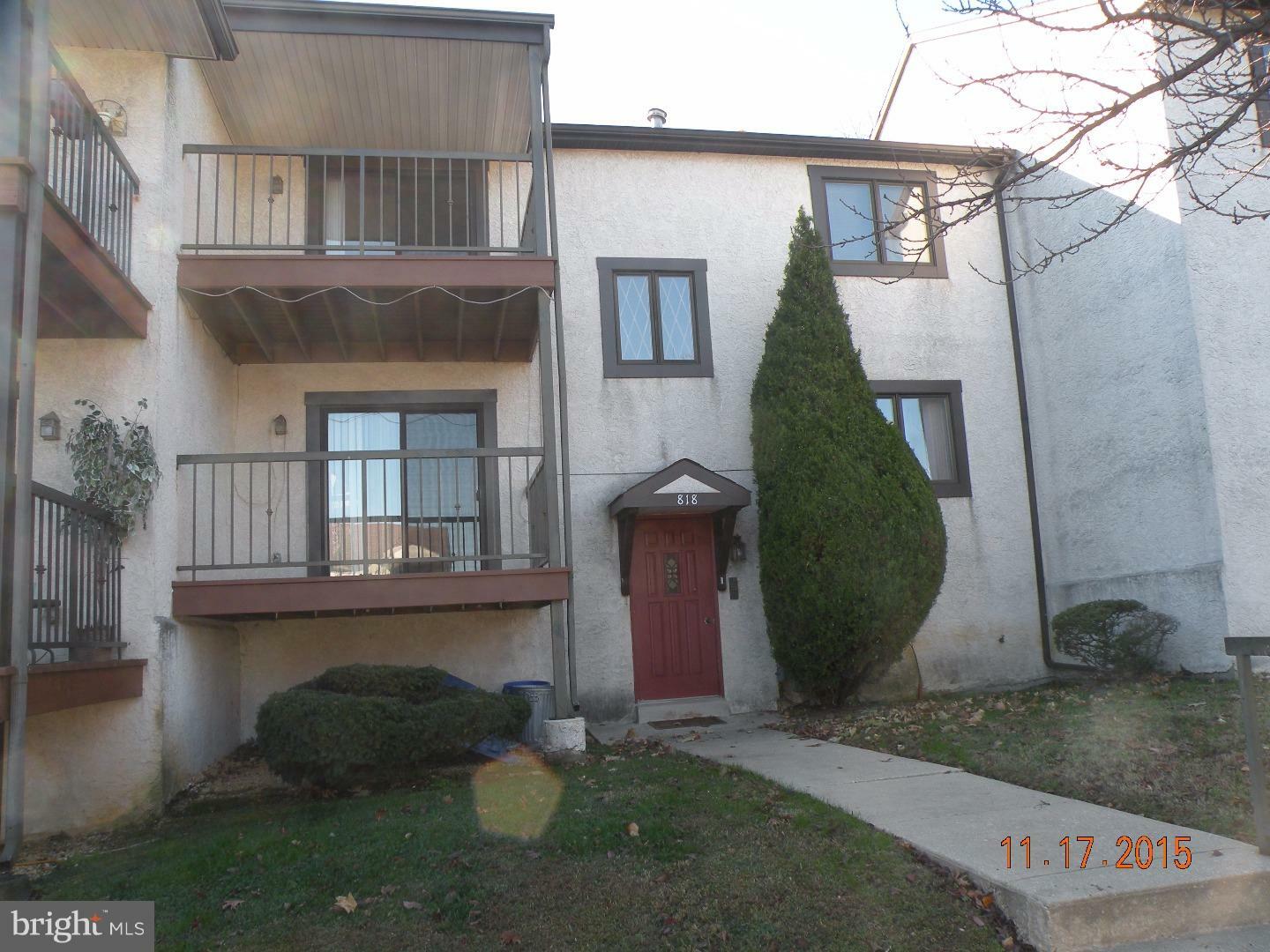 Property Photo: 818 Cambridge Circle PA 19018