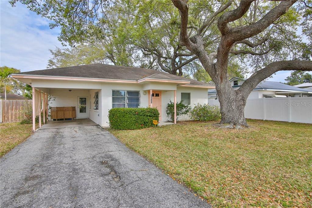 Property Photo:  3211 Yorktown Street  FL 34231 