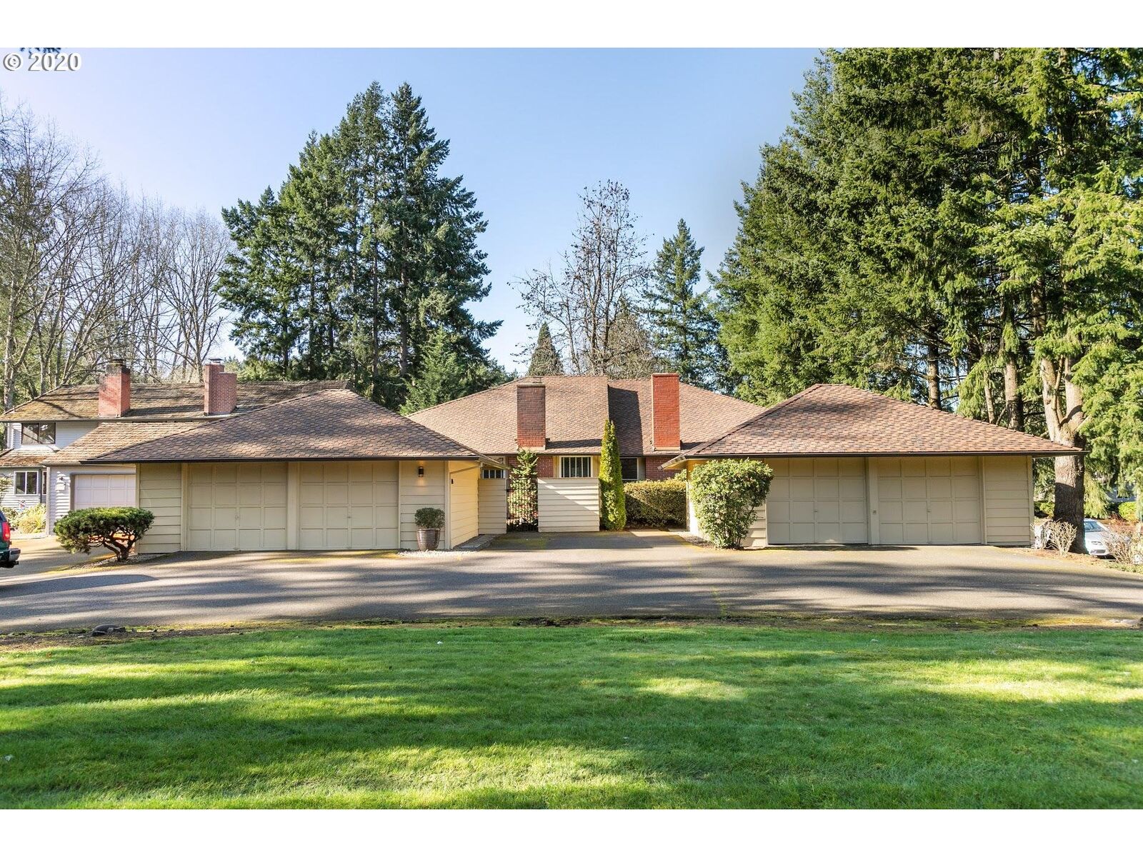 Property Photo: 15402 SW Village Ln OR 97007