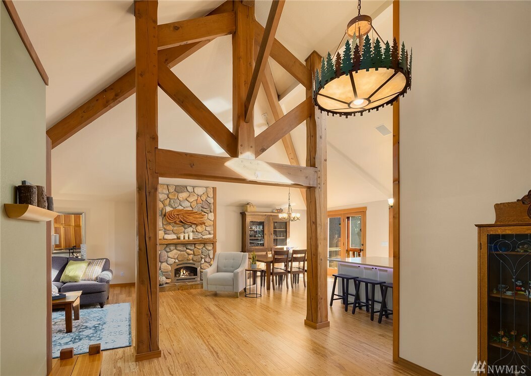Property Photo: 1085 NW Glenwood Ct WA 98027