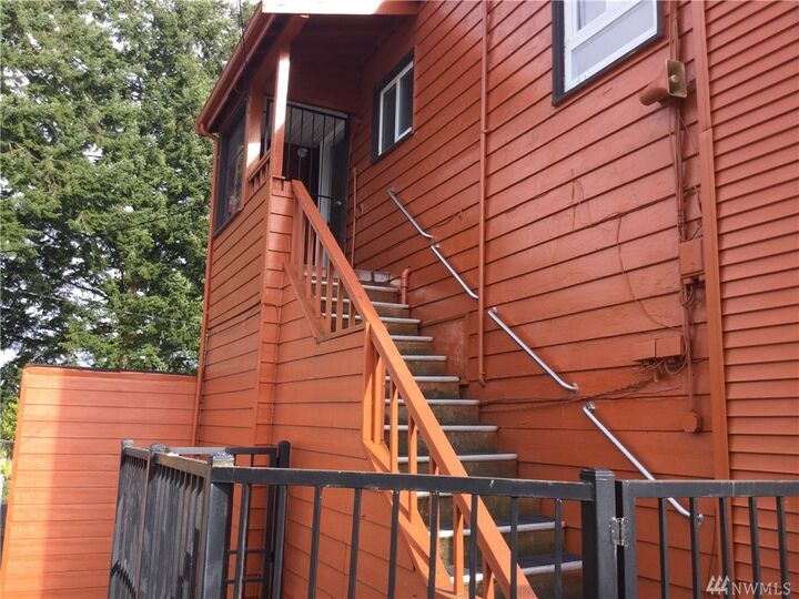 Property Photo:  801 Pecks Dr A  WA 98203 