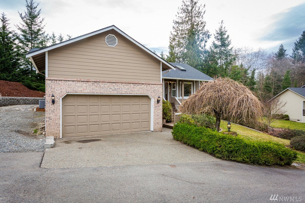 Property Photo:  7909 197th Ave E  WA 98391 