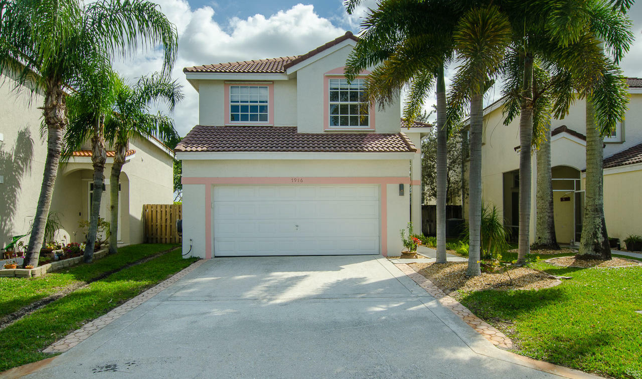 Property Photo:  7916 Lakewood Cove Court  FL 33467 