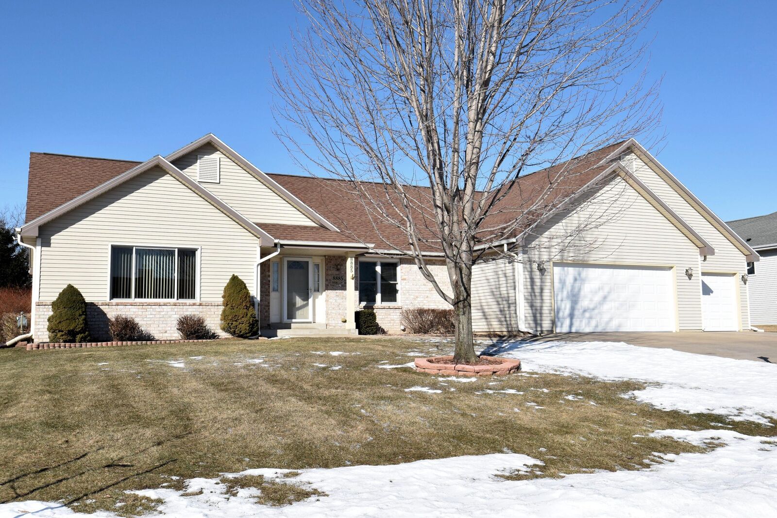 Property Photo: 8885 S Pond View Dr WI 53154