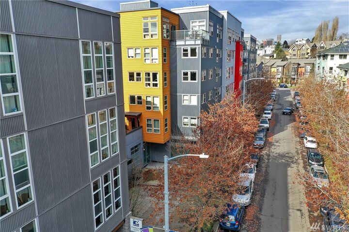 Property Photo:  827  Hiawatha Place S 614  WA 98144 