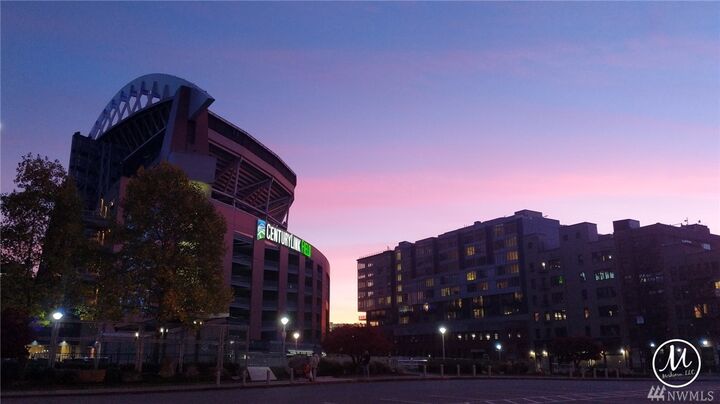 Property Photo:  590 1st Ave S 513  WA 98104 