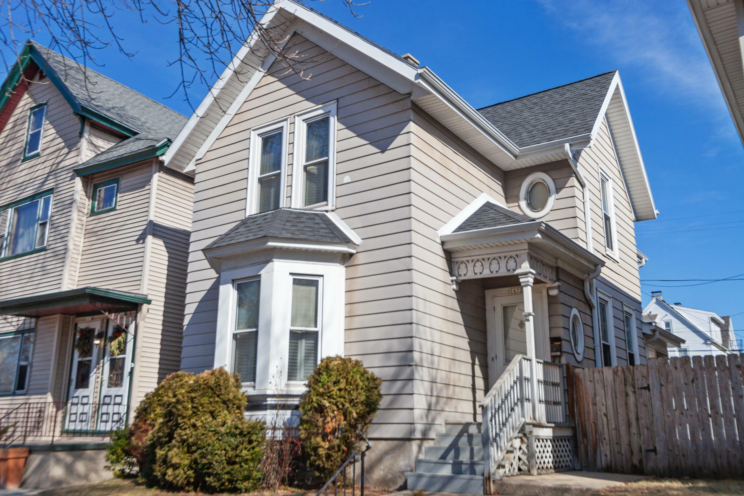 Property Photo:  1672 N Cass St  WI 53202 